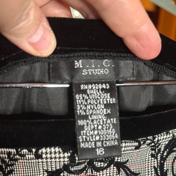 Vintage M.I.C. Studio Houndstooth Black, Red & White Velvet Skirt Size 16 - Picture 5 of 6